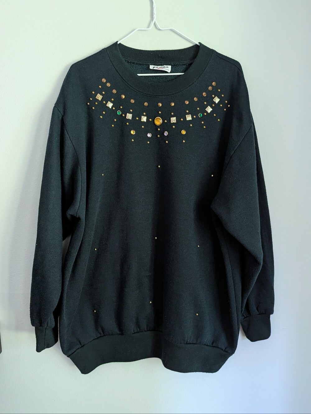 Vintage 80s/90s Women’s XL/XXL Green Sweatshirt Bejeweled Gold Studded Neckline